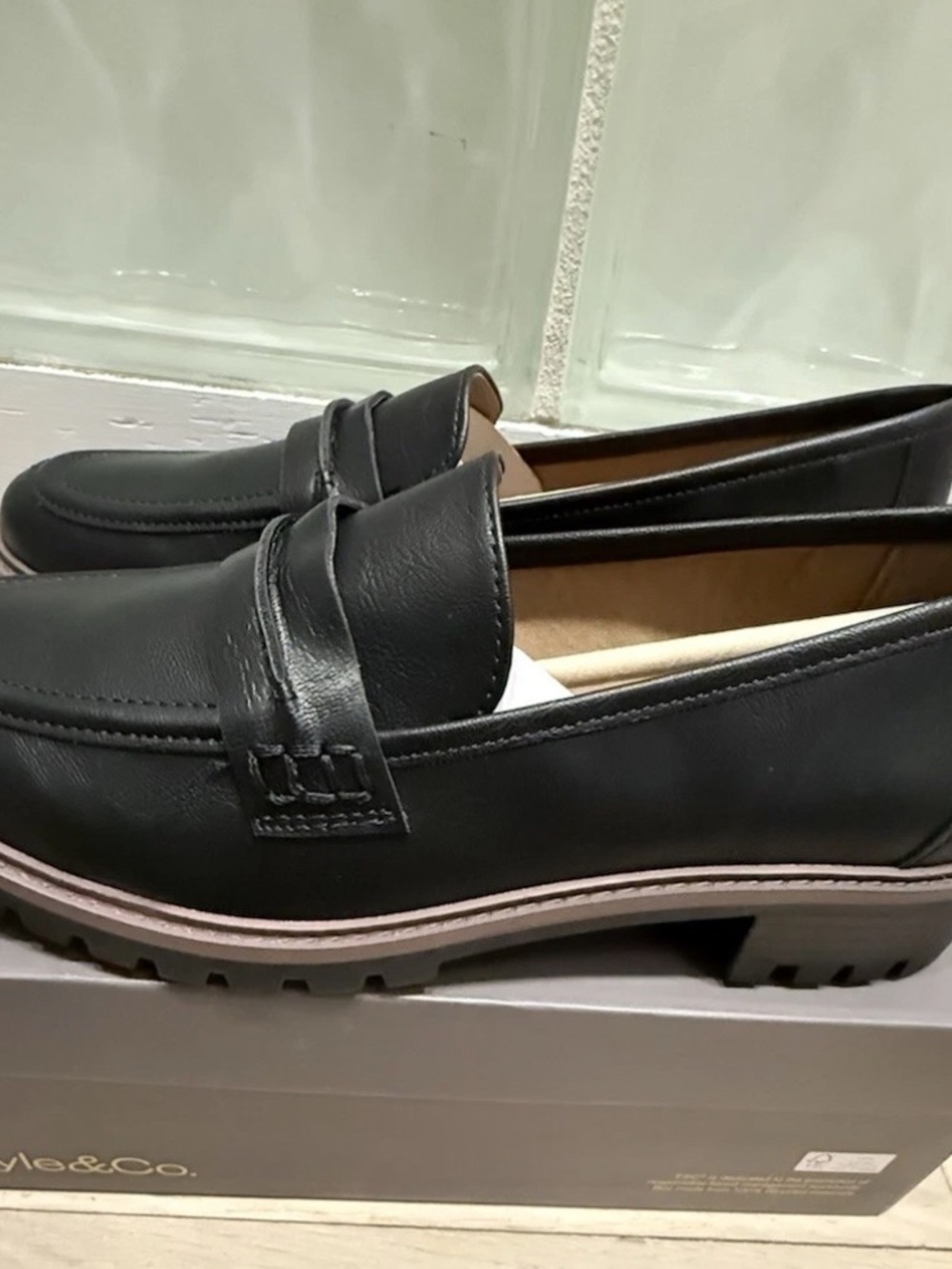 Style & Co Women's Wandaa Slip-On
Lug Loafer Flats, Size 8.5 shoes